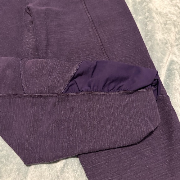 Lululemon cropped leggings size 8 - Picture 2 of 3
